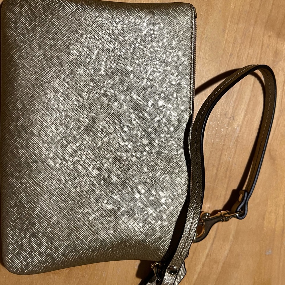 Coach Darcy Gold Wristlet with Box - Picture 7 of 8